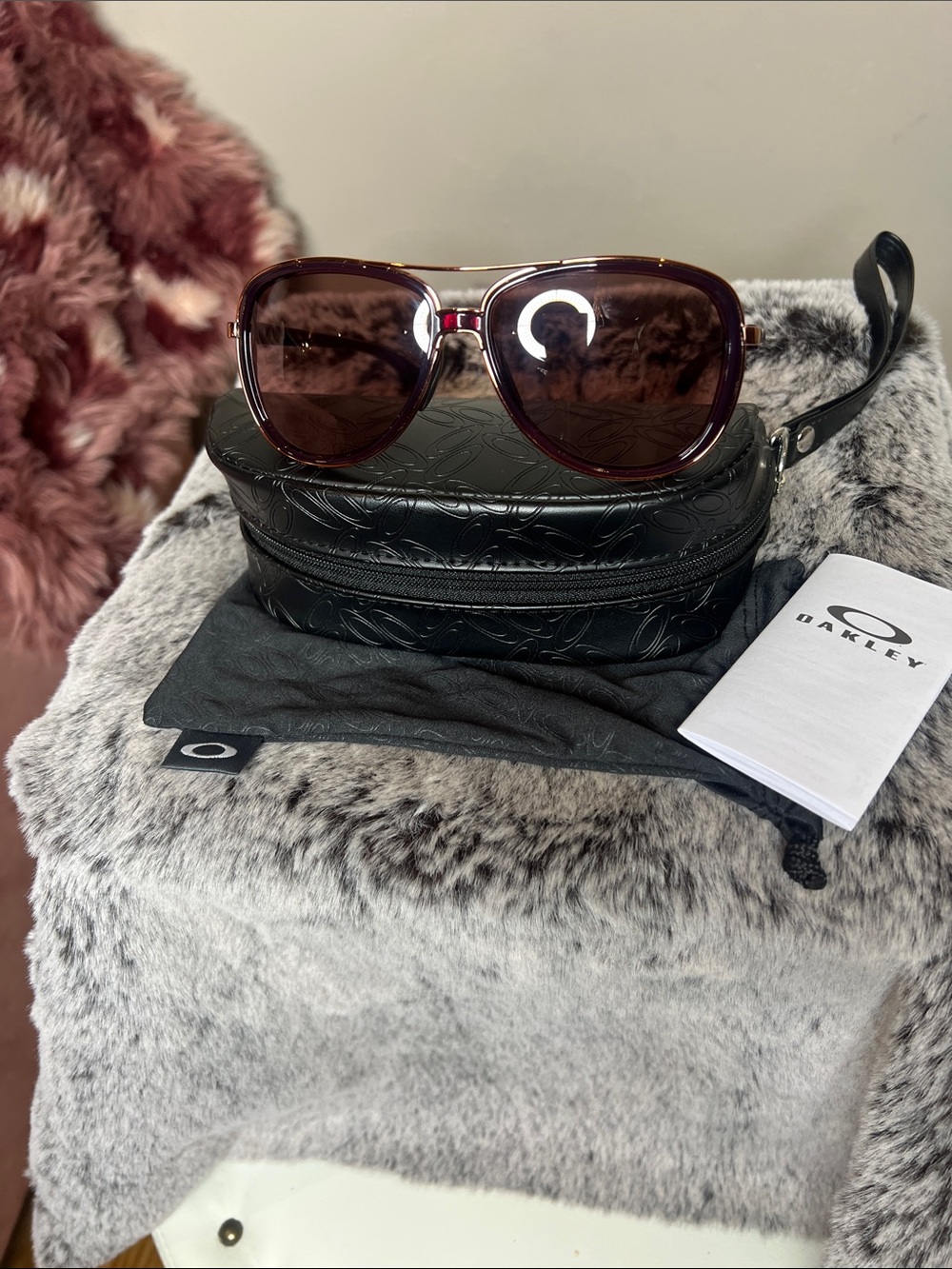 Oakley Aviator Style Women's Sunglasses in Brown Gradient Red - Picture 4 of 8
